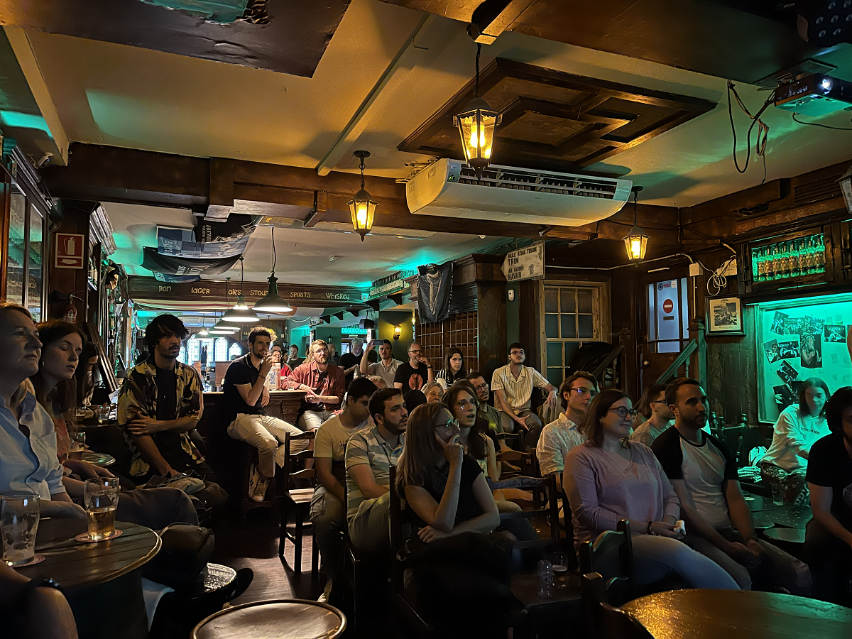 Tres investigadors del CRM participen al Pint of Science Sabadell 2026