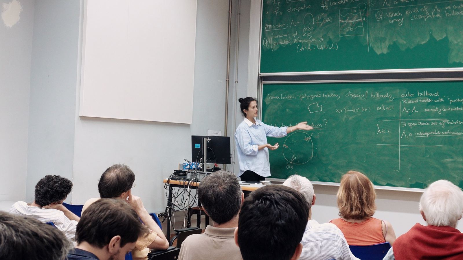 Anna Florio at the blackboard during her colloquium at the Universitat de Barcelona